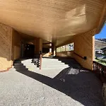 Serac - Location: En De La Station Mae-9049