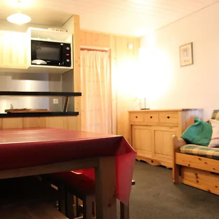 Serac - Location: En De La Station Mae-9049 *