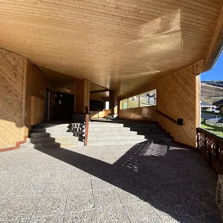 Serac - Location: En De La Station Mae-9049