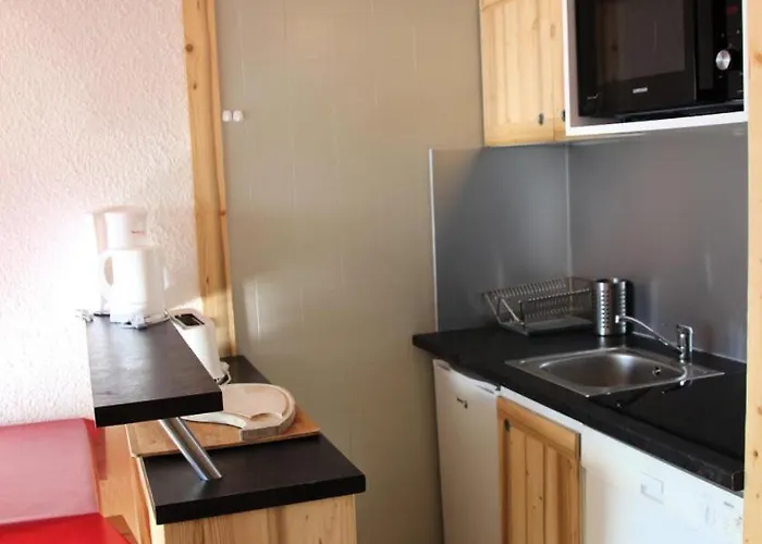 Daire Serac - Location: En De La Station Mae-9049