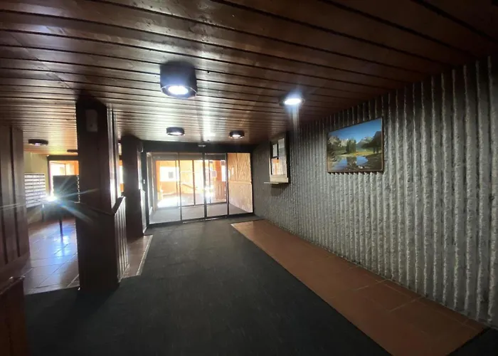 Daire Serac - Location: En De La Station Mae-9049